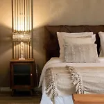 Eighty One Horse Boulevard לינה וארוחת בוקר ואלקנסווארד