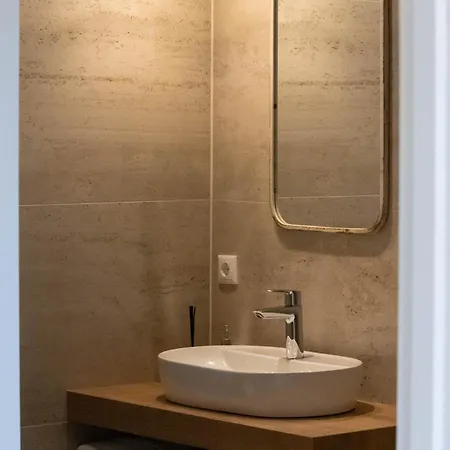 Eighty One Horse Boulevard 3* Валкенсвард