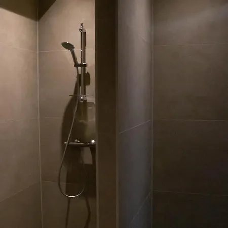 Eighty One Horse Boulevard 3* Валкенсвард