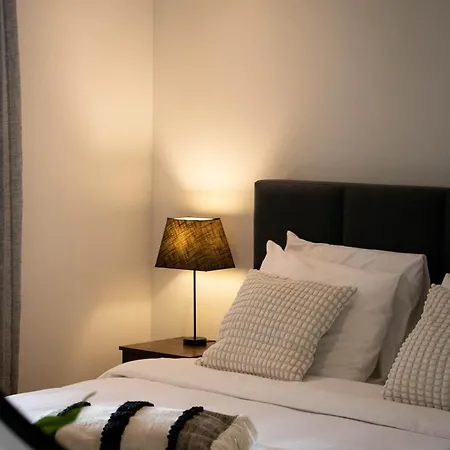 Eighty One Horse Boulevard 3*