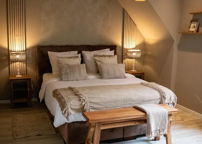 Eighty One Horse Boulevard Bed and breakfast